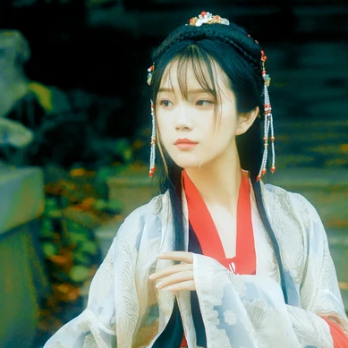 優(yōu)雅時(shí)尚古風(fēng)頭像，唯美古風(fēng)真人女子頭像