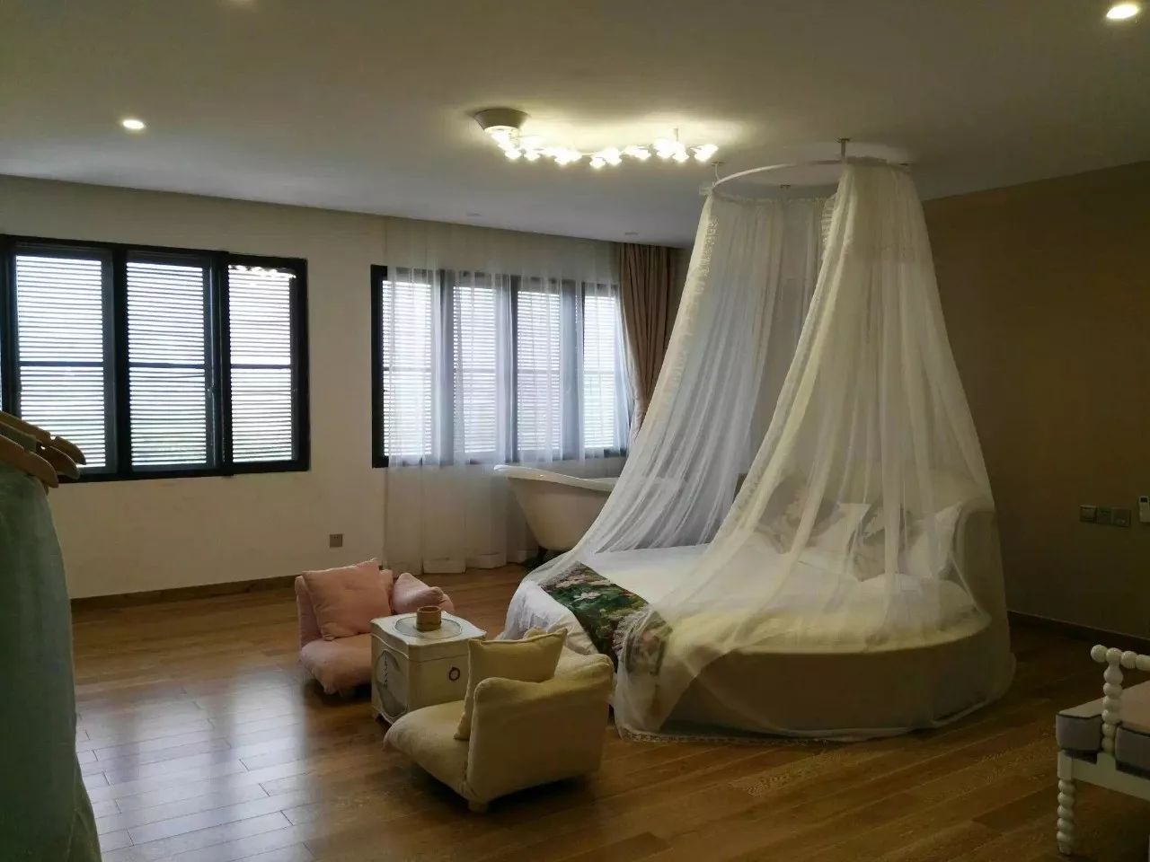 寧波·花雨醉，品花間一壺酒聽雨后醉朦朧