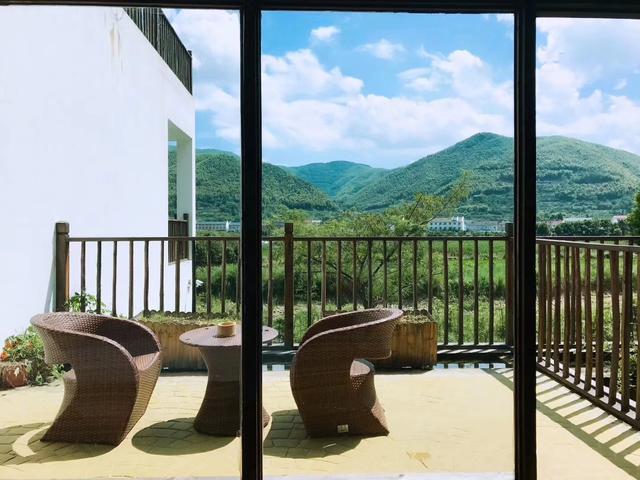 寧波·花雨醉，品花間一壺酒聽雨后醉朦朧