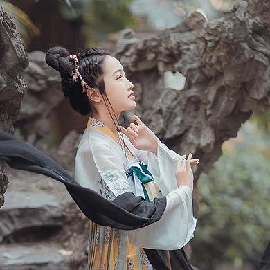 唯美漢服傷感頭像，唯美古風(fēng)女子真人頭像