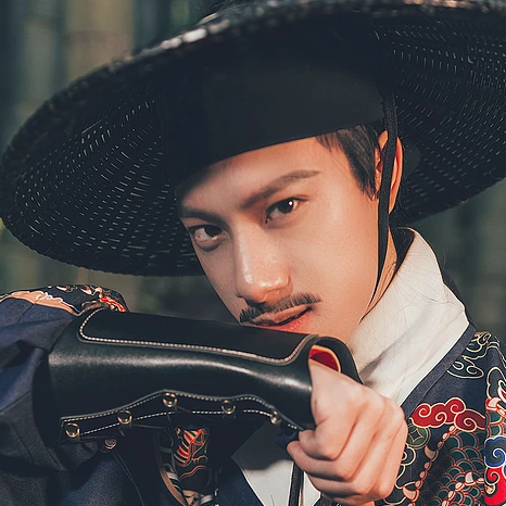 霸氣錦衣行帶刀頭像，唯美古風男生真人頭像