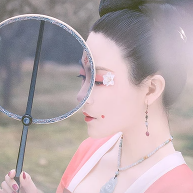 妖嬈女生頭像，唯美古風真人頭像