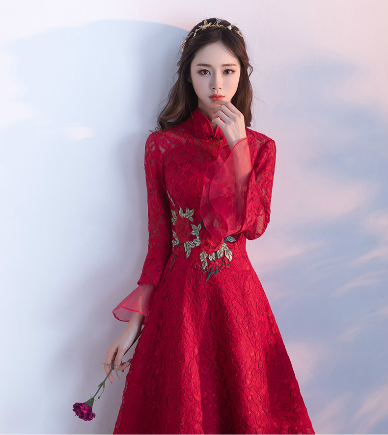 傳統(tǒng)復(fù)古印花中式禮服，紅色蕾絲新娘晚禮服