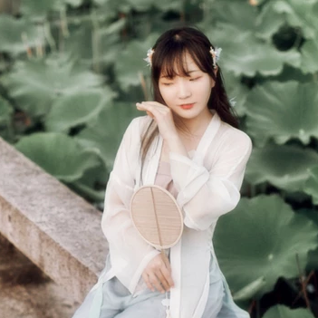 荷塘邊漢服古風(fēng)頭像，唯美古風(fēng)女子真人頭像