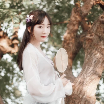 荷塘邊漢服古風(fēng)頭像，唯美古風(fēng)女子真人頭像