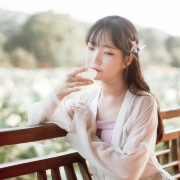 荷塘邊漢服古風(fēng)頭像，唯美古風(fēng)女子真人頭像