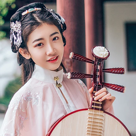 桃花樹下古風(fēng)頭像，唯美古風(fēng)粉衣女子真人頭像