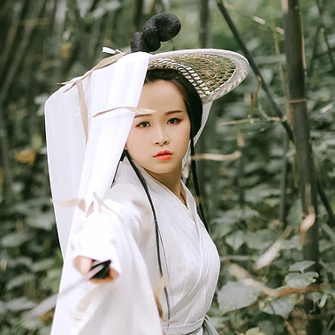 白衣俠女冷艷頭像，唯美古風女子真人頭像