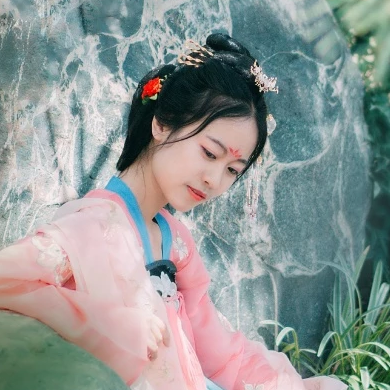 紅衣女子帶傘頭像，唯美古風(fēng)女子真人頭像