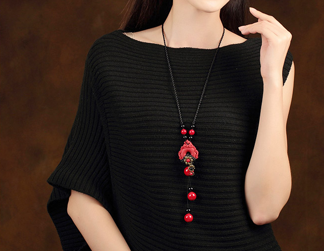 福連文苑朱砂吊墜毛衣鏈復(fù)古紅色項(xiàng)鏈