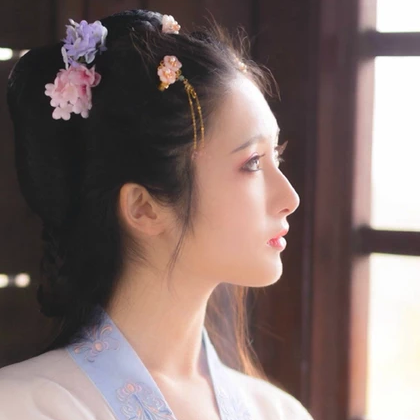 粉色小清新帶團(tuán)扇頭像，唯美古風(fēng)女子真人頭像