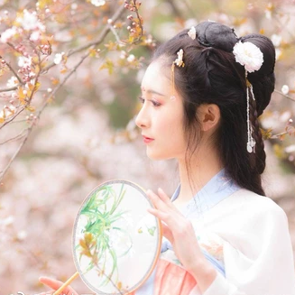 粉色小清新帶團(tuán)扇頭像，唯美古風(fēng)女子真人頭像