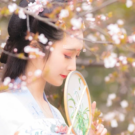 粉色小清新帶團(tuán)扇頭像，唯美古風(fēng)女子真人頭像