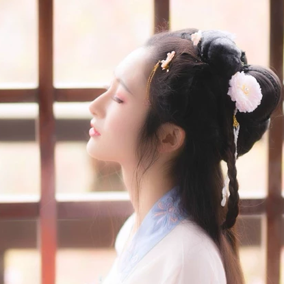 粉色小清新帶團(tuán)扇頭像，唯美古風(fēng)女子真人頭像