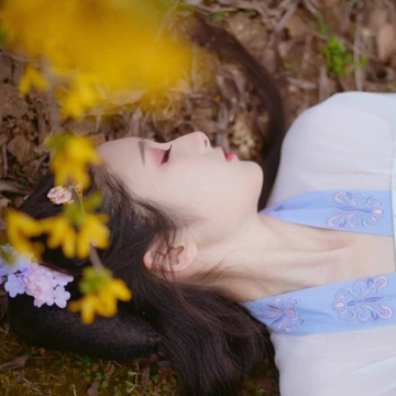 粉色小清新帶團(tuán)扇頭像，唯美古風(fēng)女子真人頭像