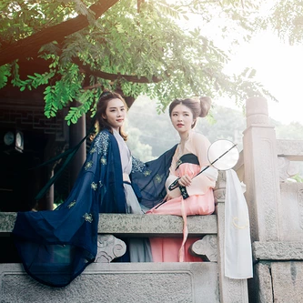 竹林山寺閨蜜古風(fēng)頭像，唯美古風(fēng)女子真人頭像