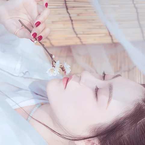 白衣冷艷女子頭像，唯美古風真人頭像