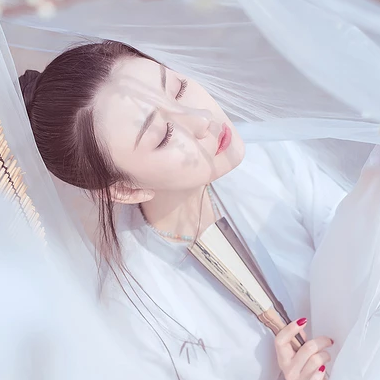 白衣冷艷女子頭像，唯美古風真人頭像