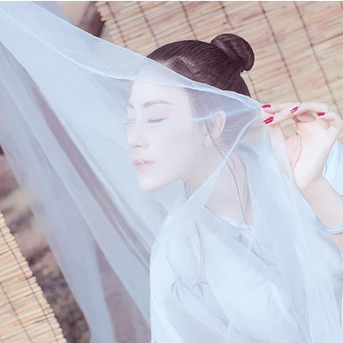 白衣冷艷女子頭像，唯美古風真人頭像