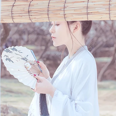 白衣冷艷女子頭像，唯美古風真人頭像