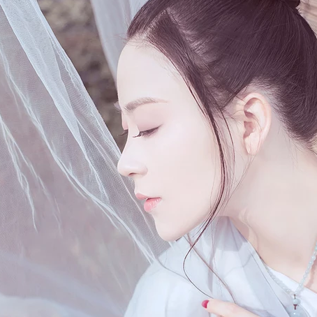 白衣冷艷女子頭像，唯美古風真人頭像