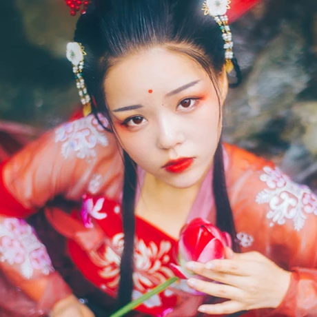 嬌艷紅衣女子頭像，唯美古風真人頭像