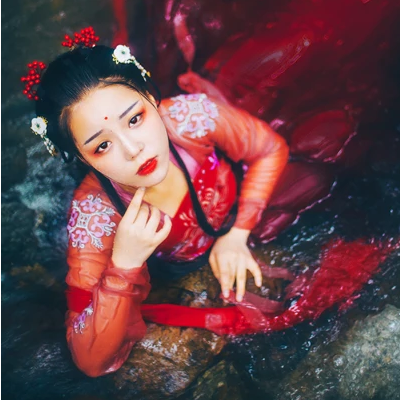 嬌艷紅衣女子頭像，唯美古風真人頭像