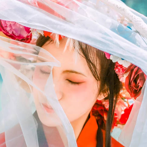 花樣紅衣女子頭像，唯美古風(fēng)真人頭像