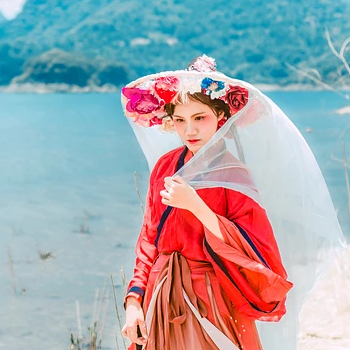 花樣紅衣女子頭像，唯美古風(fēng)真人頭像