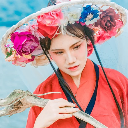 花樣紅衣女子頭像，唯美古風(fēng)真人頭像