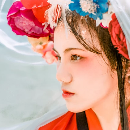 花樣紅衣女子頭像，唯美古風(fēng)真人頭像