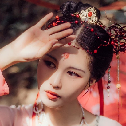 嬌艷彼岸花女子頭像，唯美古風真人頭像