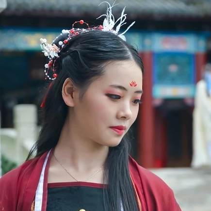 霸氣紅衣女子帶劍頭像，唯美古風(fēng)女子真人頭像