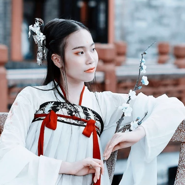 梅花樹下閨蜜頭像，唯美古風(fēng)女子真人頭像