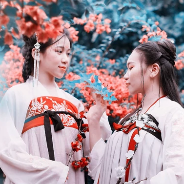 梅花樹下閨蜜頭像，唯美古風(fēng)女子真人頭像