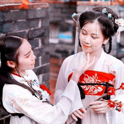 梅花樹下閨蜜頭像，唯美古風(fēng)女子真人頭像