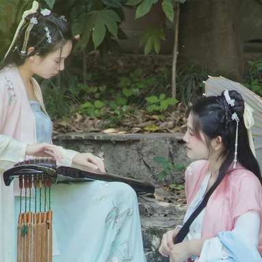 綠陰樹下閨蜜頭像，唯美古風(fēng)女子頭像