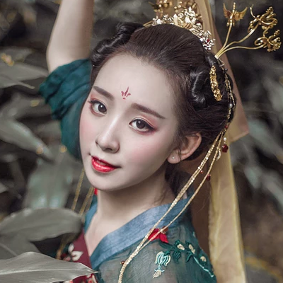 嬌艷紅裙帶紅傘頭像，唯美古風(fēng)女子頭像