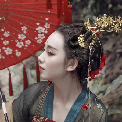嬌艷紅裙帶紅傘頭像，唯美古風(fēng)女子頭像