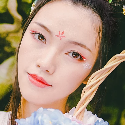 嬌艷花朵粉裙頭像，唯美古風(fēng)女子頭像