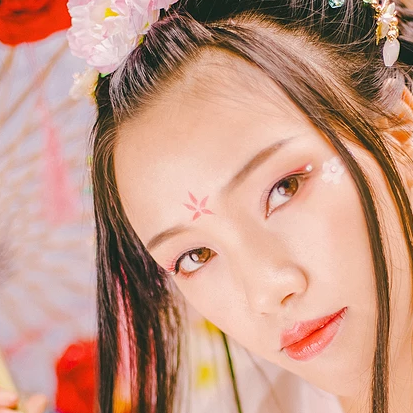 嬌艷花朵粉裙頭像，唯美古風(fēng)女子頭像