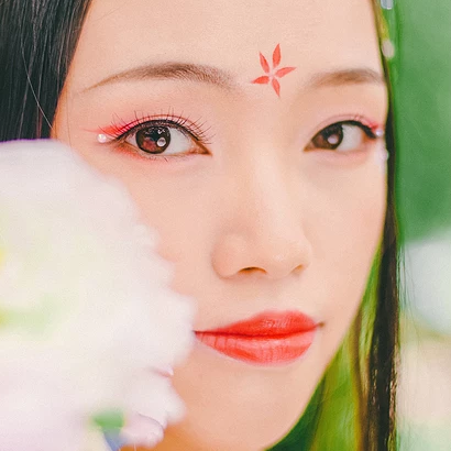 嬌艷花朵粉裙頭像，唯美古風(fēng)女子頭像