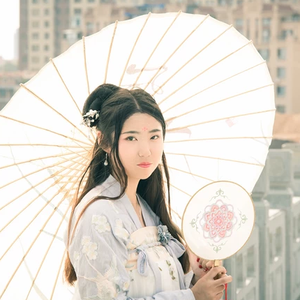 陽光下漢服帶傘頭像，唯美古風(fēng)閨蜜頭像