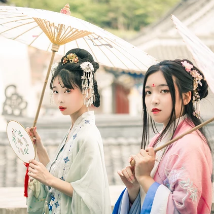 陽光下漢服帶傘頭像，唯美古風(fēng)閨蜜頭像