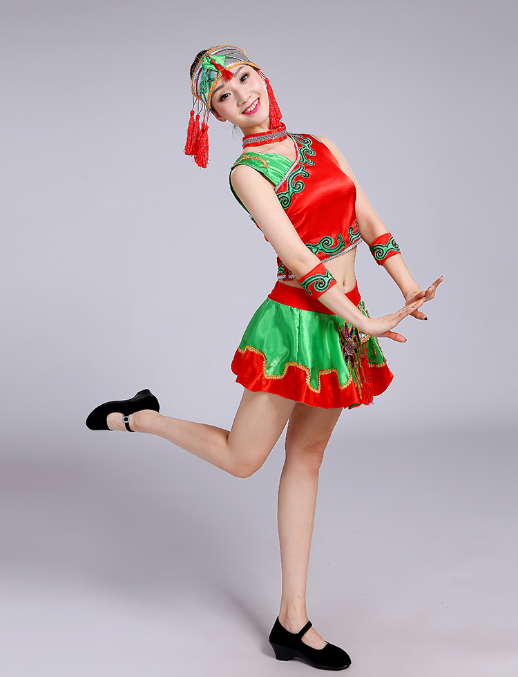 云南彝族壯族女表演超短裙服裝，少數(shù)民族服裝