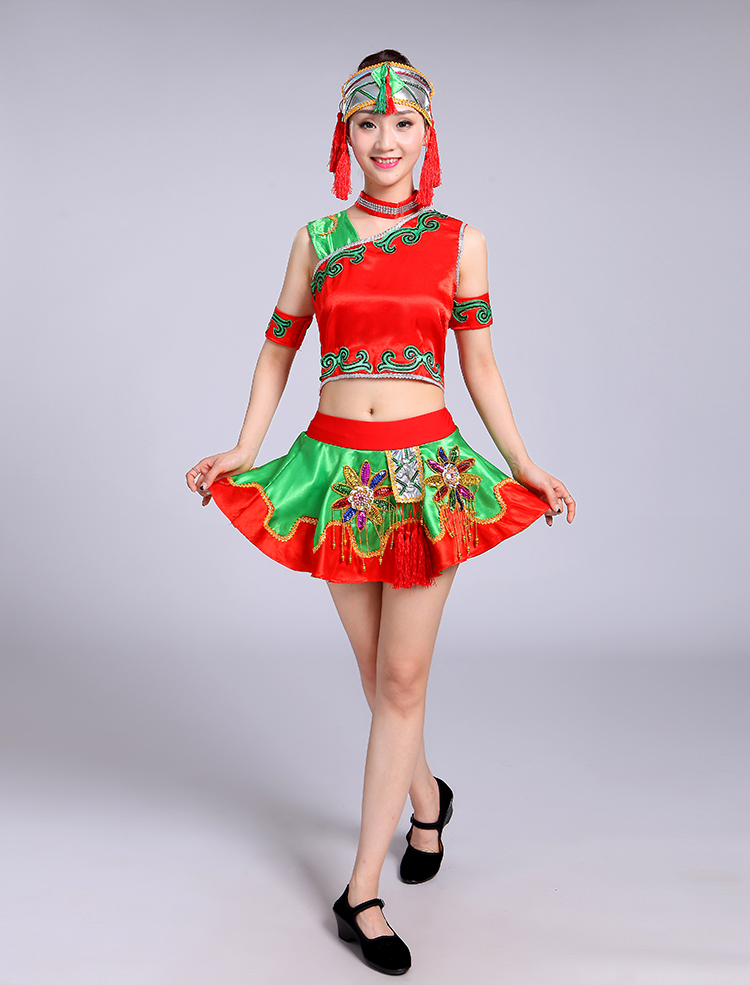 云南彝族壯族女表演超短裙服裝，少數(shù)民族服裝