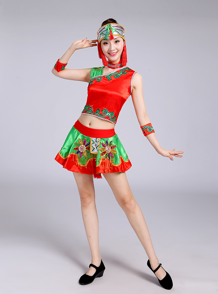 云南彝族壯族女表演超短裙服裝，少數(shù)民族服裝