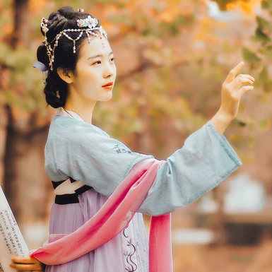 秋意唯美帶傘頭像，唯美古風(fēng)真人女子頭像