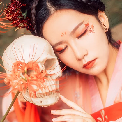妖艷彼岸花紅衣女子頭像，唯美古風(fēng)真人頭像