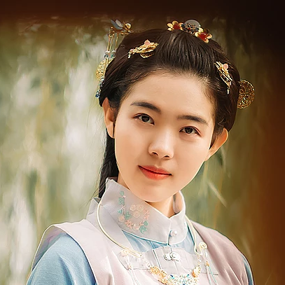 秋風(fēng)帶團(tuán)扇少女頭像，唯美古風(fēng)真人頭像